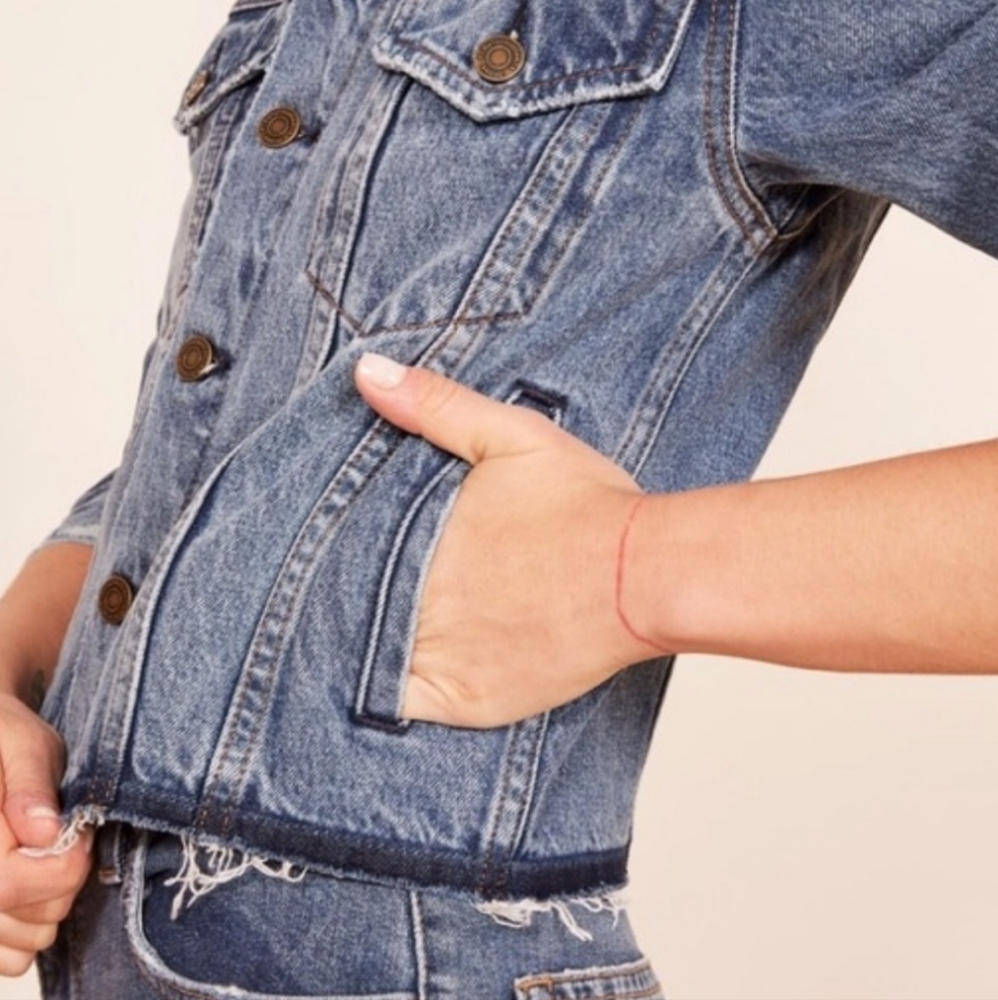 REFORMATION DENIM JEAN DISTRESSED JACKET IN BADLANDS WASH - Picture 2 of 10